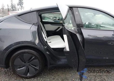 2026 Tesla Model Y Long Range Launch Series/Premium All-Wheel Drive z USA, uszkodzony, nr VIN 7SAYGDEE3TF450423